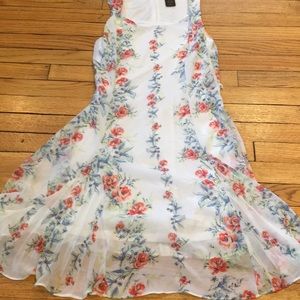 White flow we dress with red roses,never used